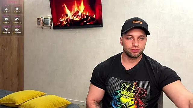 Snapshot of michaelbradleu chatting on April 25, 2026, 8:28 pm michaelbradleu online show from April 25, 2026, 8:28 pm