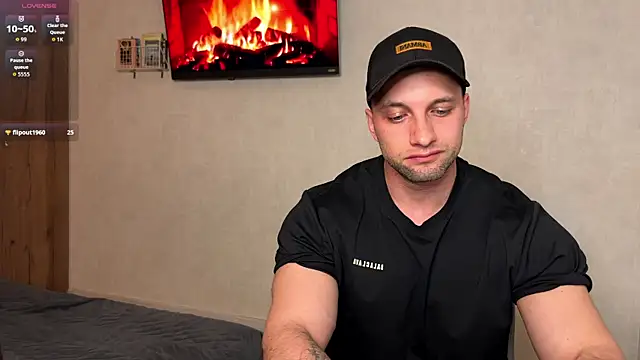 Snapshot of michaelbradleu chatting on May 14, 2026, 7:55 pm michaelbradleu online show from May 14, 2026, 7:55 pm