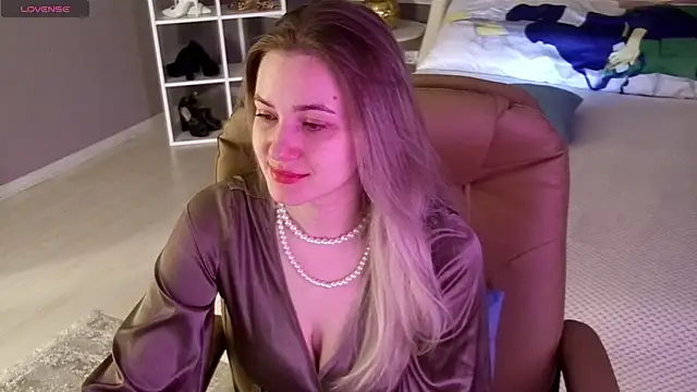 elinanortas online show from October 2, 2025, 1:20 am