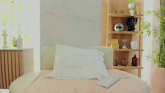 Snapshot of Scarleett_22 chatting on February 21, 2026, 7:49 pm Scarleett 22 online show from February 21, 2026, 7:49 pm