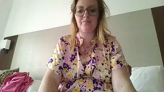 LiquidLeonie online show from April 8, 2026, 3:24 pm