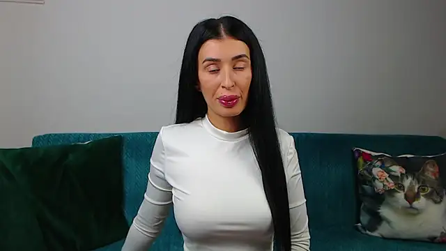 SaraDaisy online show from October 4, 2025, 5:25 pm