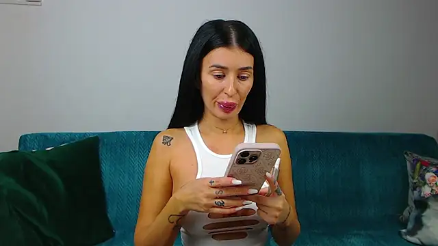 SaraDaisy online show from October 6, 2025, 5:02 pm