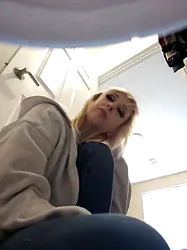 AmethystFoxx online show from April 13, 2026, 6:34 pm