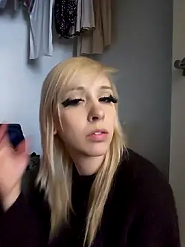 AmethystFoxx online show from October 7, 2025, 7:15 pm