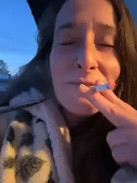 Mini And The Bear online show from March 15, 2026, 12:28 am