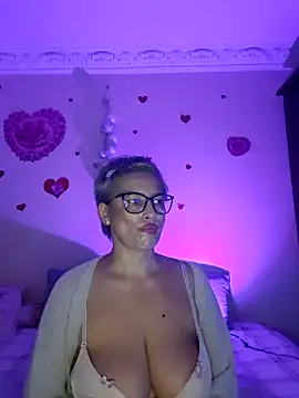 BellaBellaHot online show from October 25, 2025, 12:50 pm