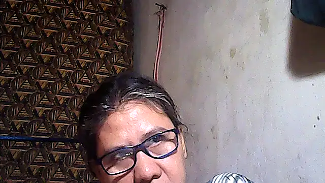sweetsosie18 online show from July 6, 2026, 10:33 am