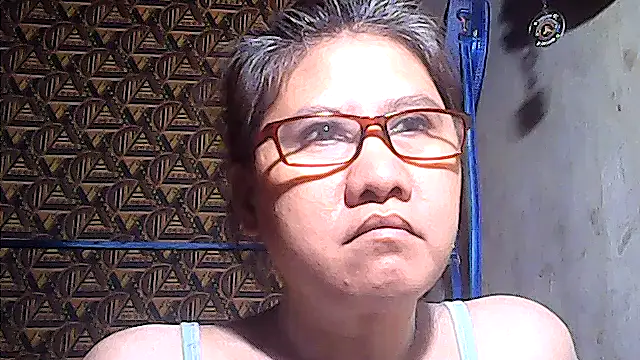 sweetsosie18 online show from April 16, 2026, 8:09 pm