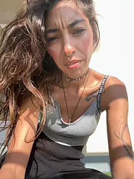 amanilouve online show from March 15, 2026, 1:18 pm