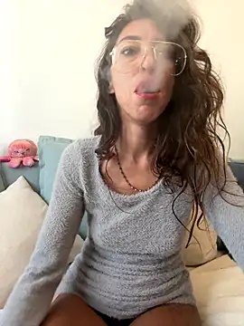 amanilouve online show from October 17, 2025, 9:34 am