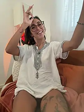 amanilouve online show from March 30, 2026, 11:01 am