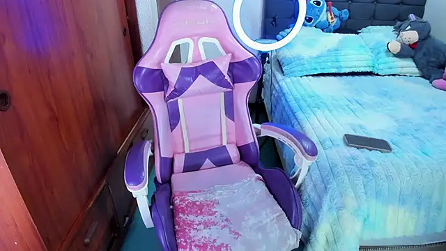 saphira owen online show from April 20, 2026, 8:10 pm