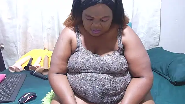 Snapshot of MatureBootyBabe4Uxx chatting on March 4, 2026, 1:24 am MatureBootyBabe4Uxx online show from March 4, 2026, 1:24 am