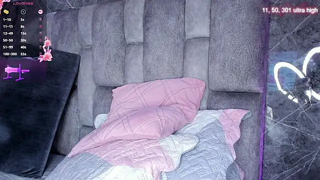 emily fox1 online show from November 22, 2025, 12:04 pm