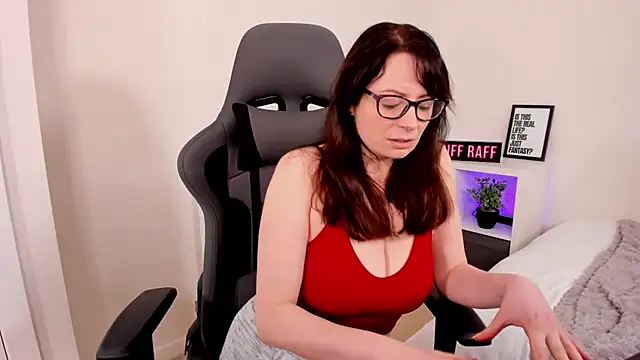 LucieWinters UK online show from January 15, 2026, 11:02 am