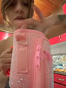 Snapshot of Girlmia_07 chatting on June 19, 2026, 7:14 am Girlmia 07 online show from June 19, 2026, 7:14 am