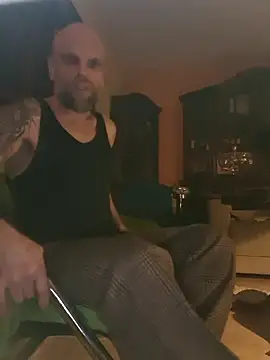 Snapshot of Ladyshaker82 chatting on November 10, 2025, 5:12 am Ladyshaker82 online show from November 10, 2025, 5:12 am