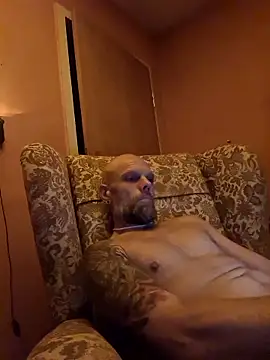 Snapshot of Ladyshaker82 chatting on November 6, 2025, 4:05 am Ladyshaker82 online show from November 6, 2025, 4:05 am