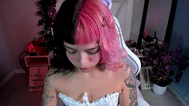 katalina garcia online show from November 14, 2025, 10:02 pm