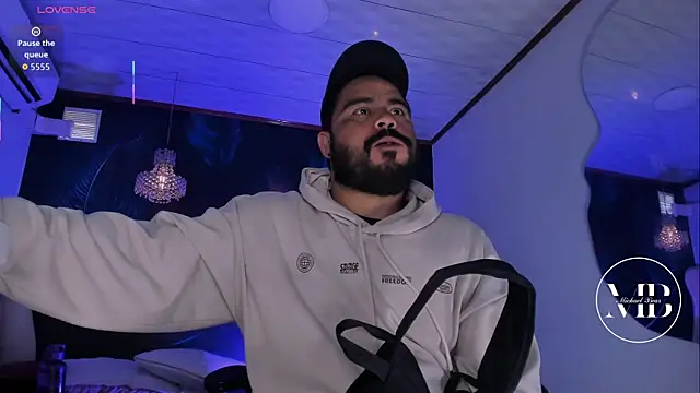 MichaelBear  online show from November 5, 2025, 1:25 pm