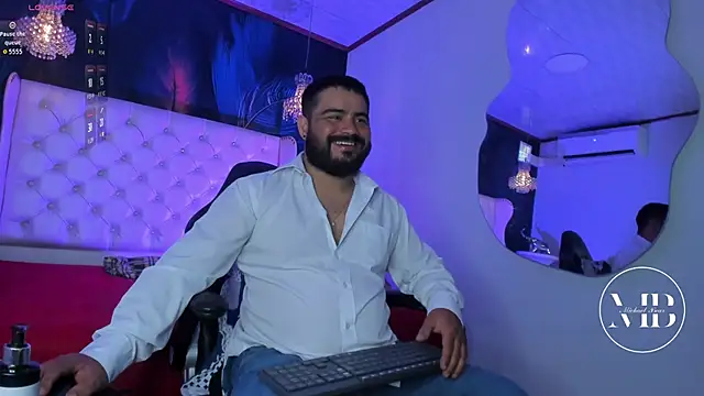 MichaelBear  online show from October 2, 2025, 1:03 pm