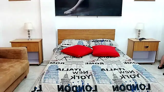 Snapshot of MaloryAndLuna chatting on September 27, 2025, 12:00 pm MaloryAndLuna online show from September 27, 2025, 12:00 pm