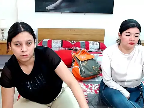 Snapshot of MaloryAndLuna chatting on October 20, 2025, 12:06 pm MaloryAndLuna online show from October 20, 2025, 12:06 pm