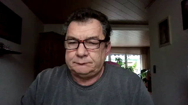 Nobbie444 online show from November 17, 2025, 1:37 pm