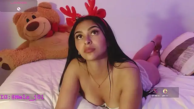 Melaniie01 online show from December 31, 2024, 1:04 am