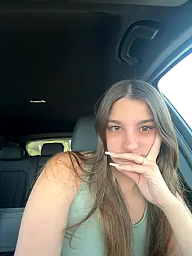 DoriDeluxe66 online show from September 23, 2025, 8:54 am