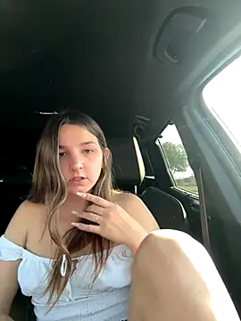 DoriDeluxe66 online show from September 17, 2025, 7:32 am