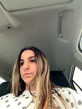 DoriDeluxe66 online show from November 18, 2025, 10:18 am