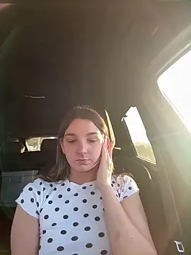 DoriDeluxe66 online show from September 18, 2025, 6:27 am