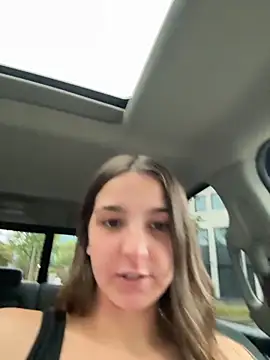 DoriDeluxe66 online show from September 14, 2025, 5:13 pm