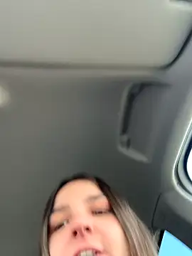 DoriDeluxe66 online show from November 4, 2025, 10:08 am