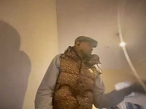 CuzzyB69 online show from March 11, 2025, 12:50 pm