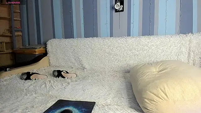 KatMartinez online show from January 29, 2025, 12:24 pm