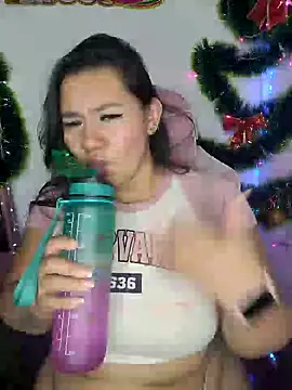 Snapshot of ValerieDiiamond chatting on December 18, 2024, 4:31 am ValerieDiiamond online show from December 18, 2024, 4:31 am