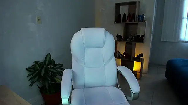 MissRhodes1 online show from October 4, 2025, 4:30 pm