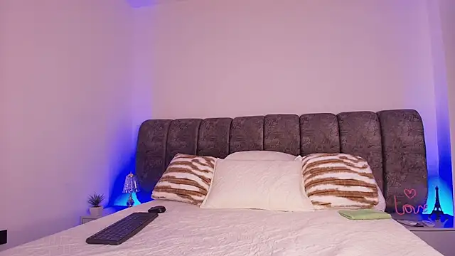 Snapshot of naia_blessed chatting on November 8, 2025, 7:06 pm naia blessed online show from November 8, 2025, 7:06 pm