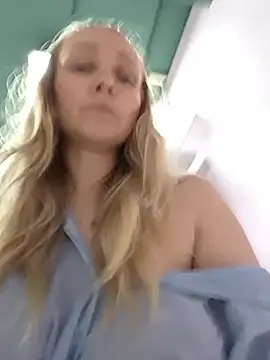Snapshot of Bondgirl_013 chatting on June 26, 2026, 9:42 pm Bondgirl 013 online show from June 26, 2026, 9:42 pm