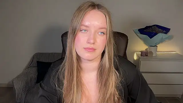 EvaMaddison online show from May 12, 2026, 7:09 pm