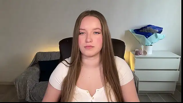 EvaMaddison online show from April 11, 2026, 7:45 am