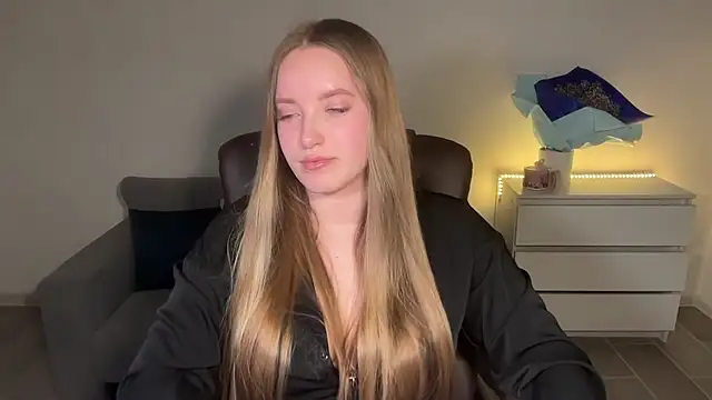 Snapshot of EvaMaddison chatting on July 20, 2026, 10:56 pm EvaMaddison online show from July 20, 2026, 10:56 pm
