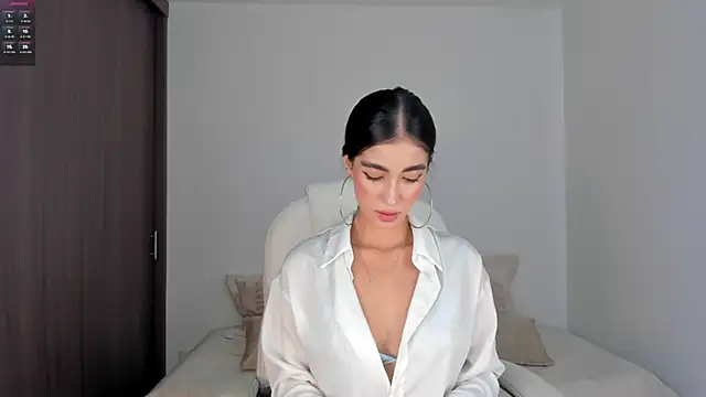 RebeccaBaxter online show from February 28, 2025, 6:09 pm