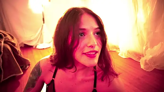 HannaMoom online show from November 19, 2025, 10:32 pm