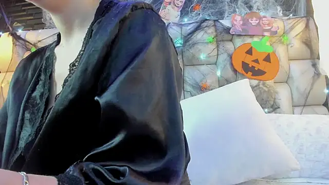 Salo Heaven online show from October 31, 2025, 1:52 pm