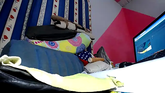 Vanessasweet2304 online show from March 17, 2025, 8:51 pm