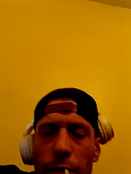 jonekjohnypl online show from April 21, 2026, 4:08 am